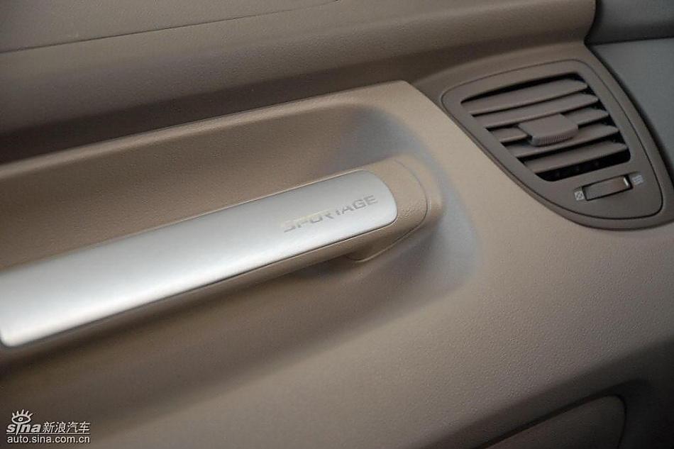 狮跑2.0L GLS2驱自动型内饰