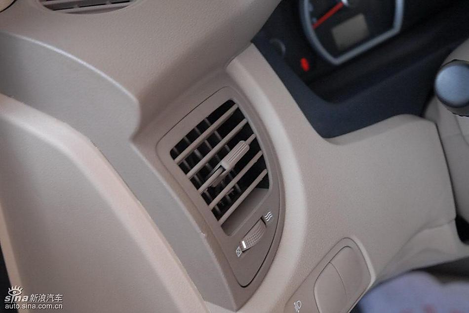 狮跑2.0L GLS2驱自动型内饰