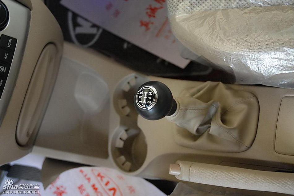 狮跑2.0L GLS2驱自动型内饰