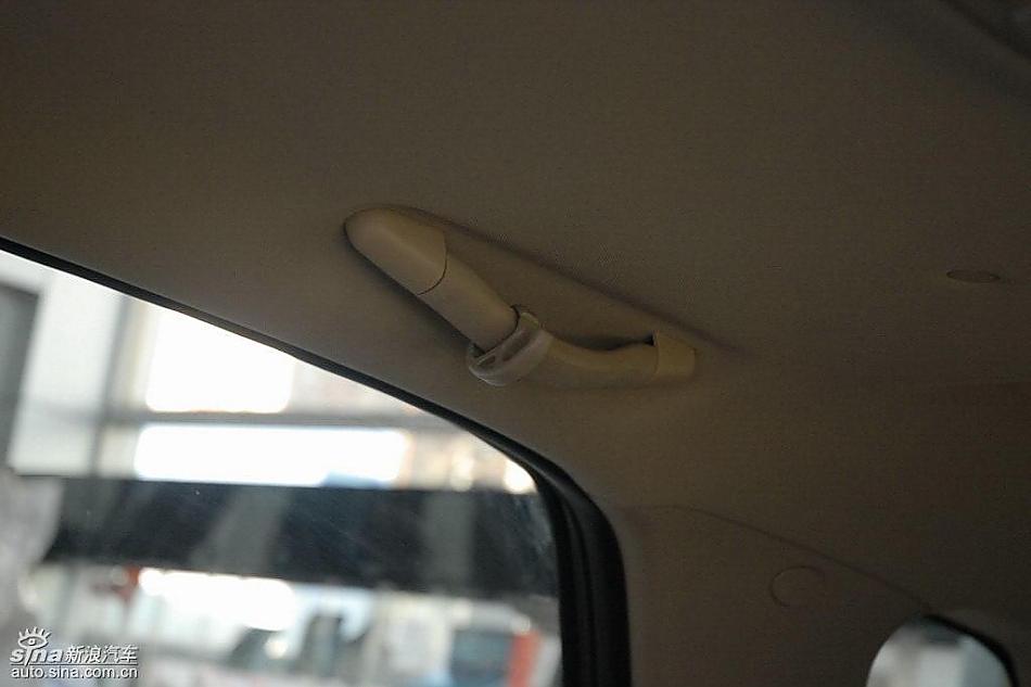 狮跑2.0L GLS2驱自动型内饰