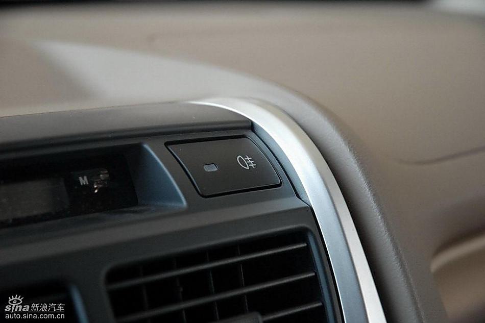 狮跑2.0L GLS2驱自动型内饰