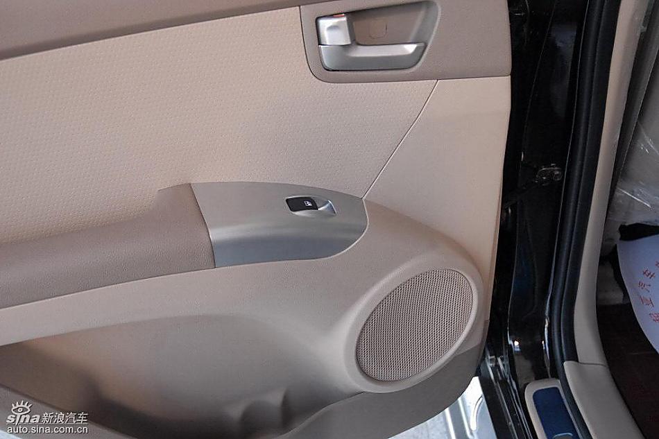 狮跑2.0L GLS2驱自动型内饰