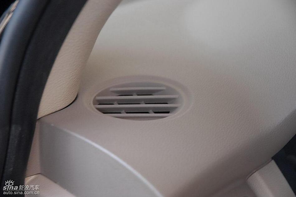 狮跑2.0L GLS2驱自动型内饰