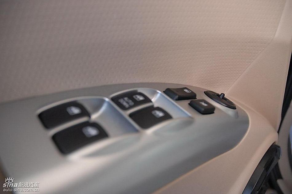 狮跑2.0L GLS2驱自动型内饰