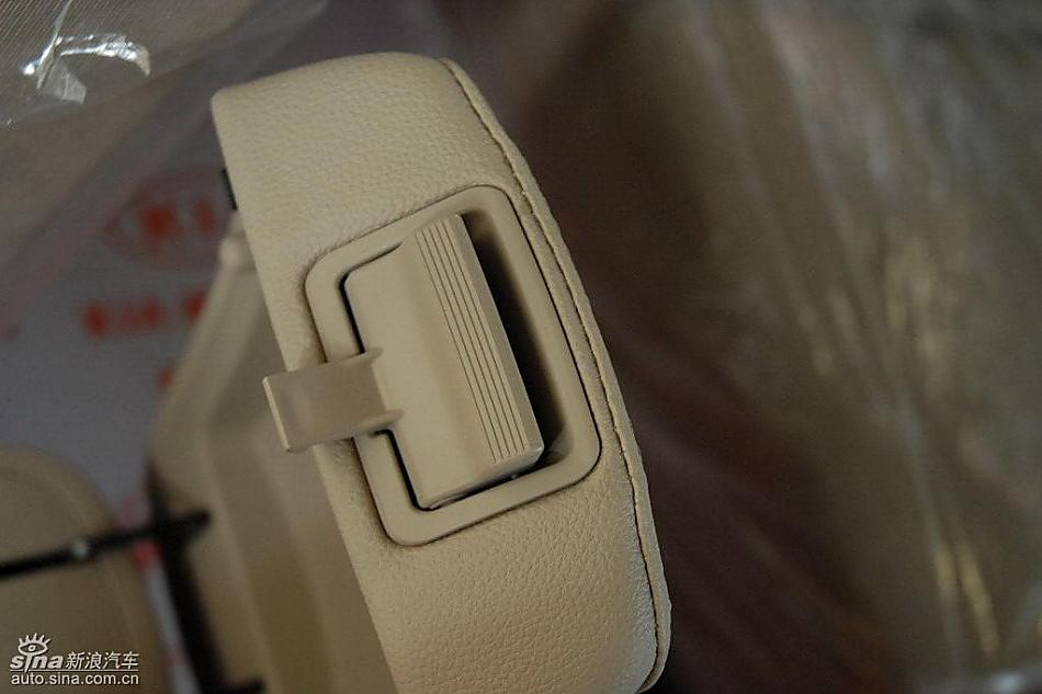 狮跑2.0L GLS2驱自动型内饰