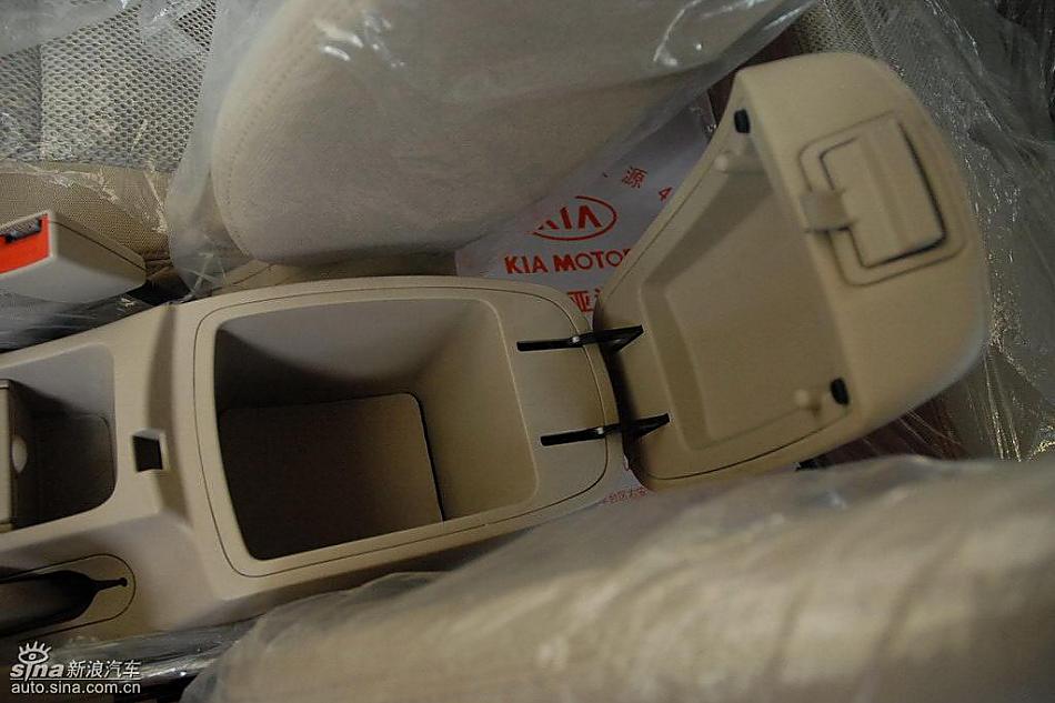 狮跑2.0L GLS2驱自动型内饰