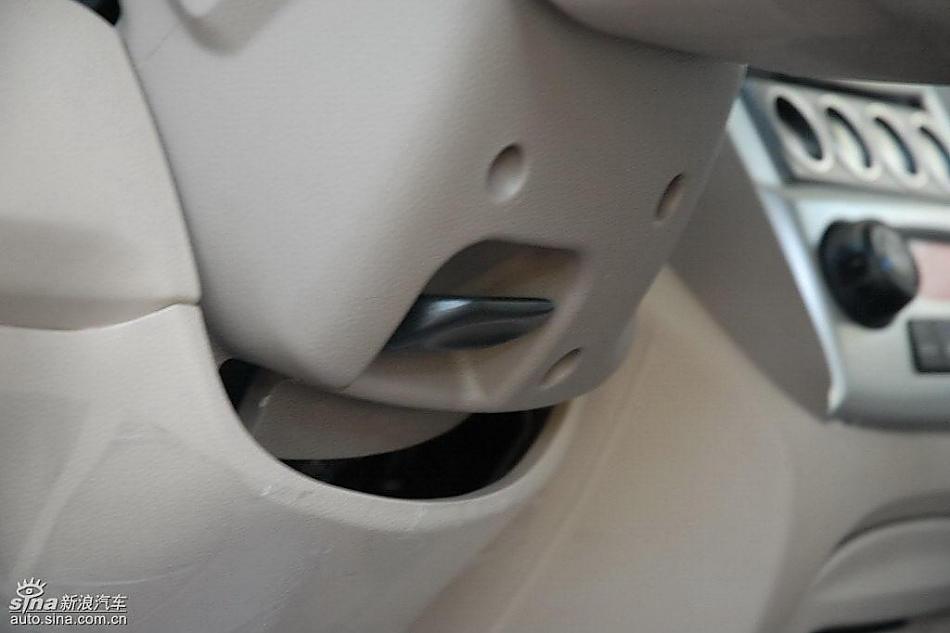 狮跑2.0L GLS2驱自动型内饰