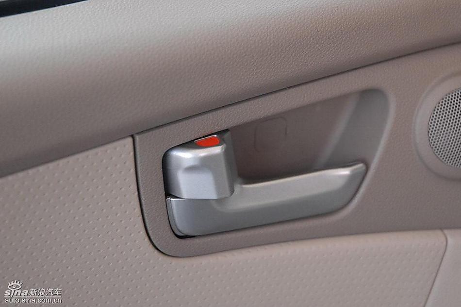 狮跑2.0L GLS2驱自动型内饰