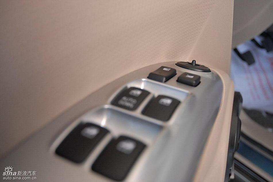 狮跑2.0L GLS2驱自动型内饰