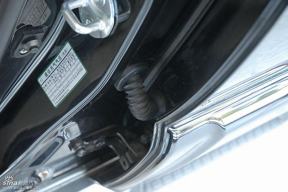 狮跑2.0L GLS2驱自动型内饰