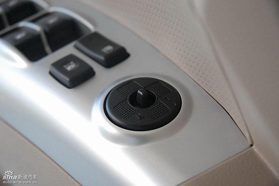 狮跑2.0L GLS2驱自动型内饰