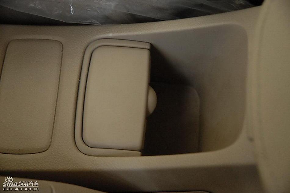 狮跑2.0L GLS2驱自动型内饰