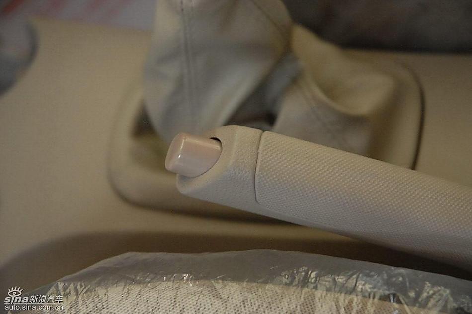 狮跑2.0L GLS2驱自动型内饰