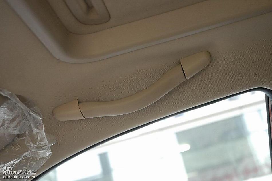 狮跑2.0L GLS2驱自动型内饰