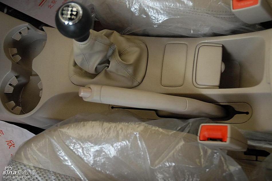 狮跑2.0L GLS2驱自动型内饰