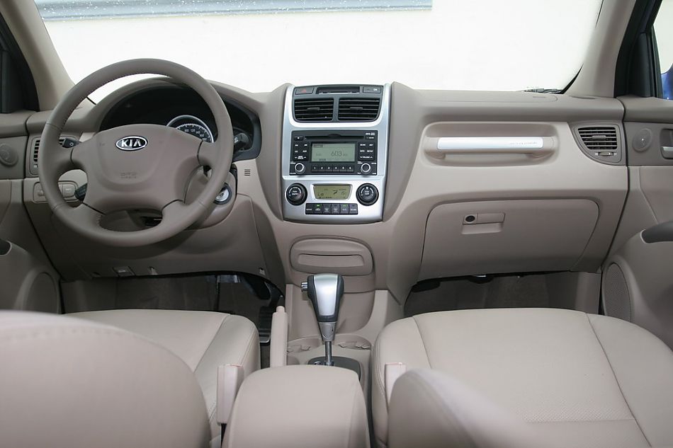 图为狮跑内饰及细节