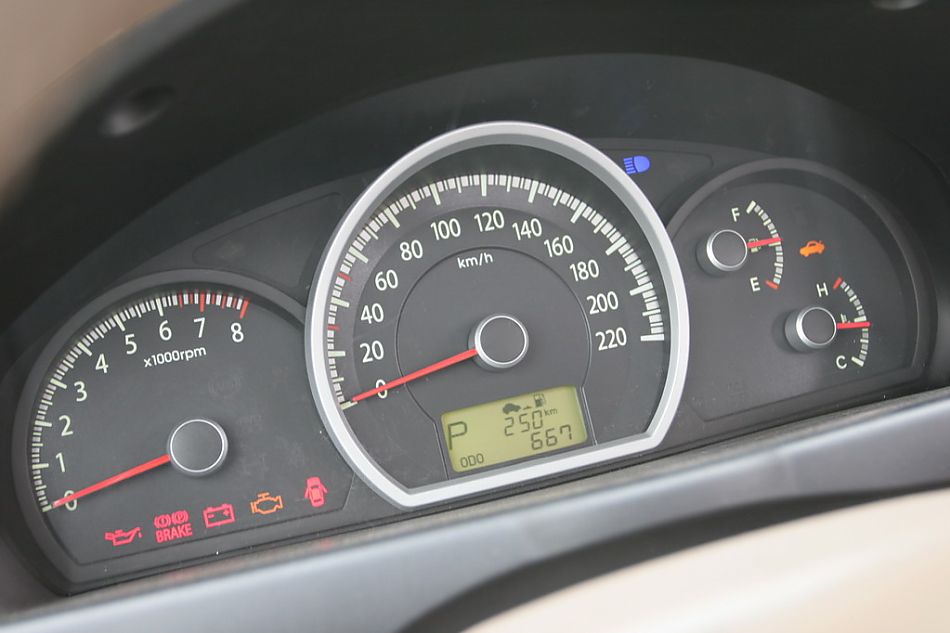 图为狮跑内饰及细节