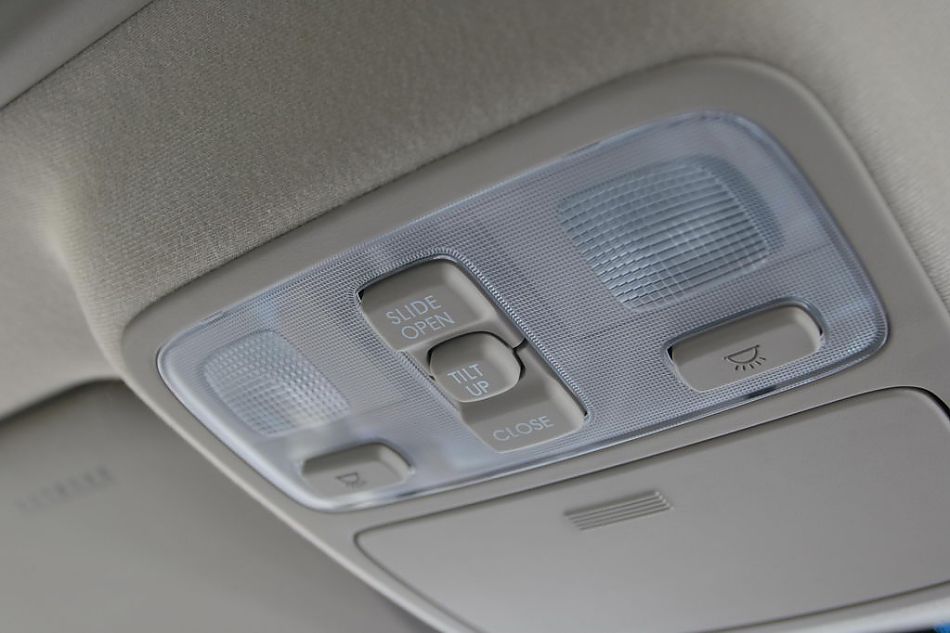 图为狮跑内饰及细节