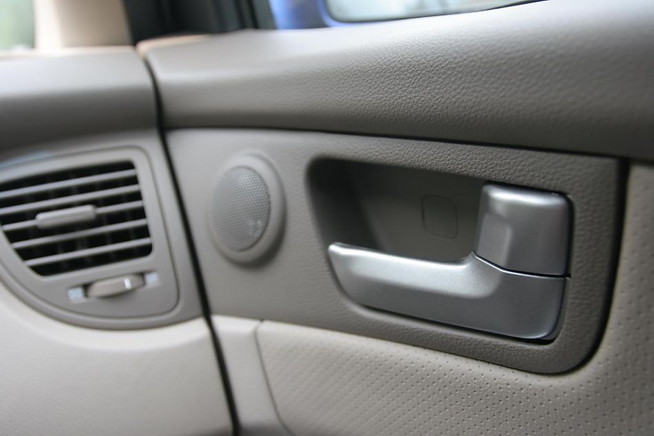 图为狮跑内饰及细节