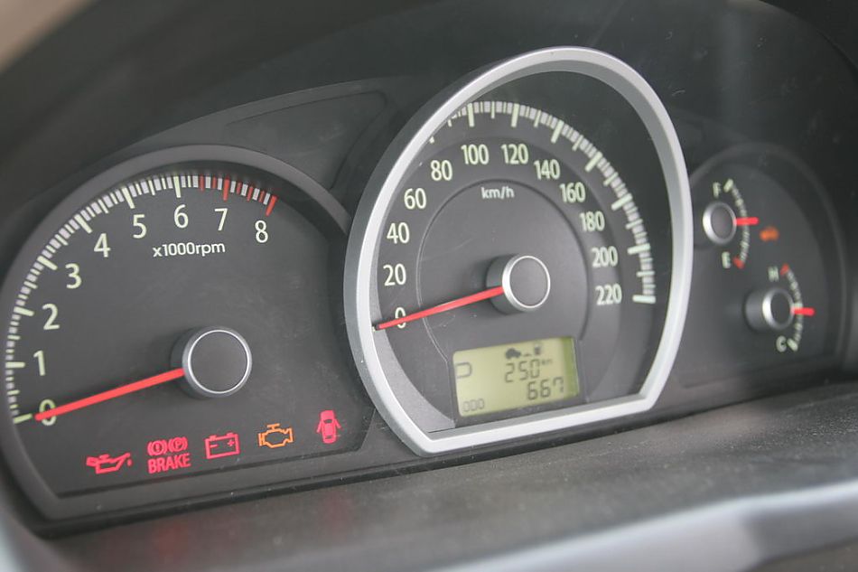 图为狮跑内饰及细节