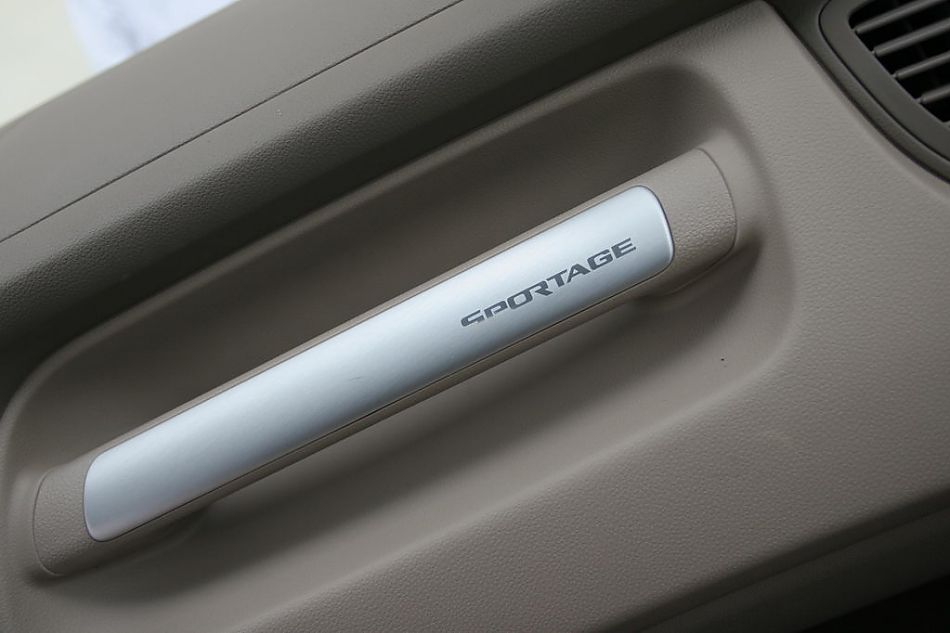 图为狮跑内饰及细节