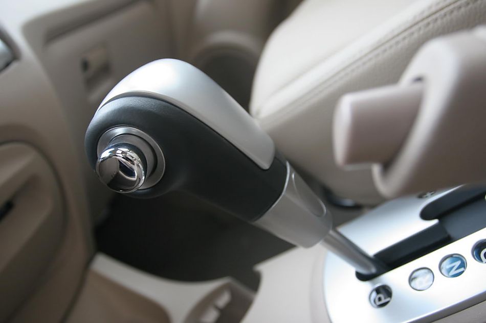 图为狮跑内饰及细节