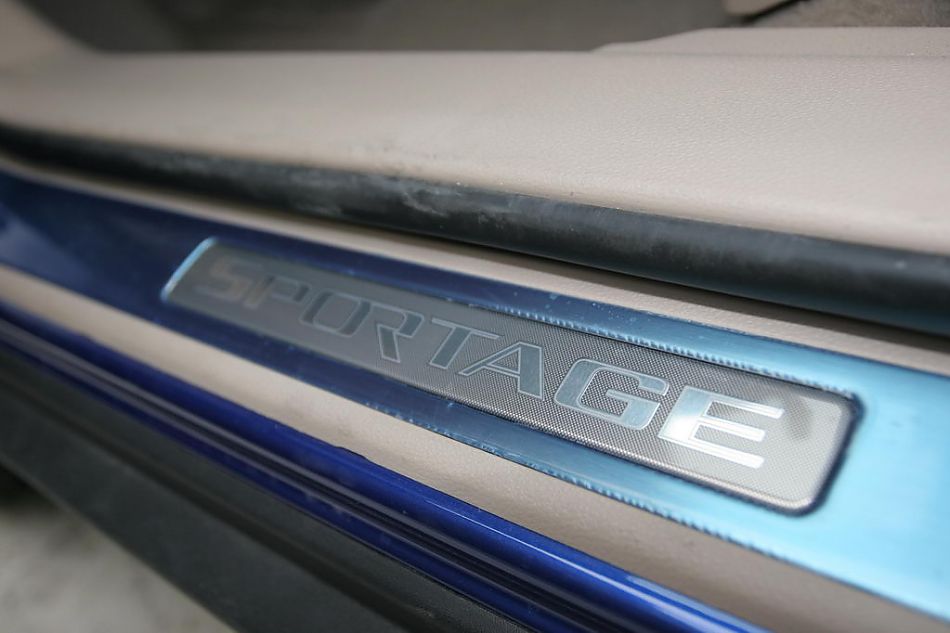 图为狮跑内饰及细节