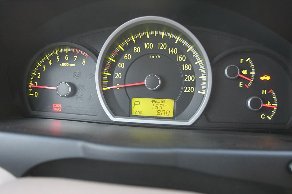 图为狮跑内饰及细节