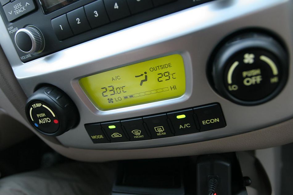 图为狮跑内饰及细节