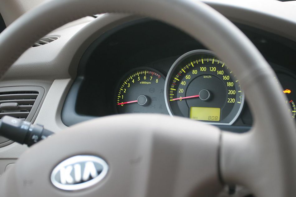 图为狮跑内饰及细节