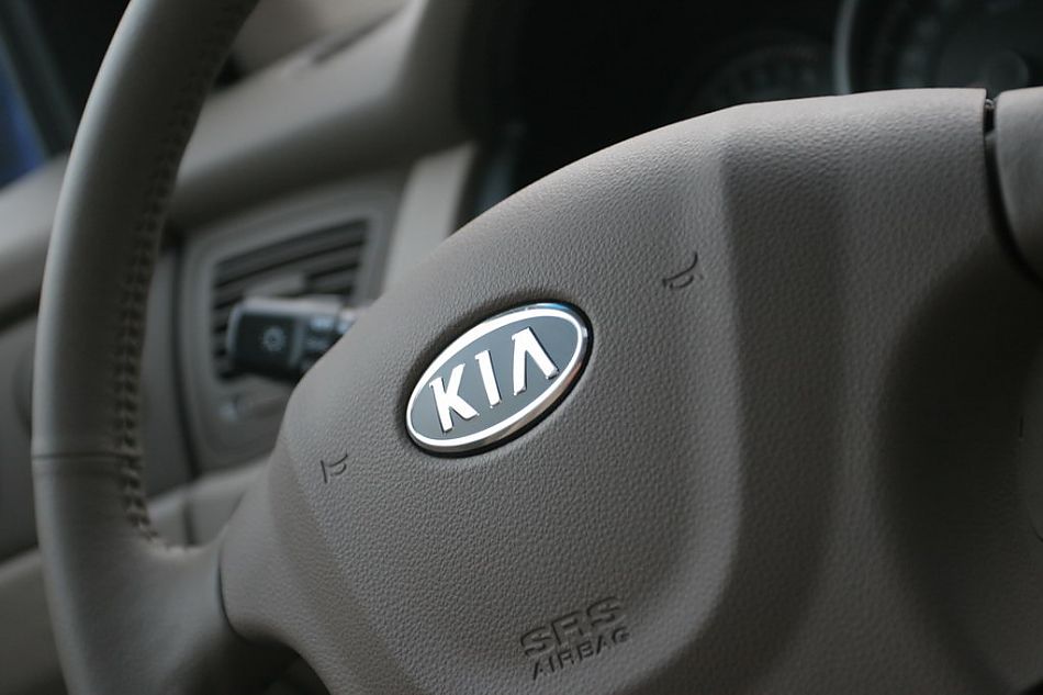 图为狮跑内饰及细节