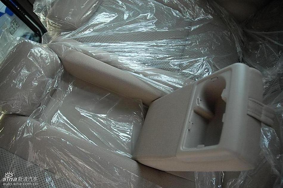 狮跑2.0L GLS2驱自动型内饰