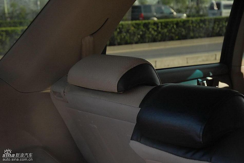 狮跑2.0L GLS2驱自动型内饰