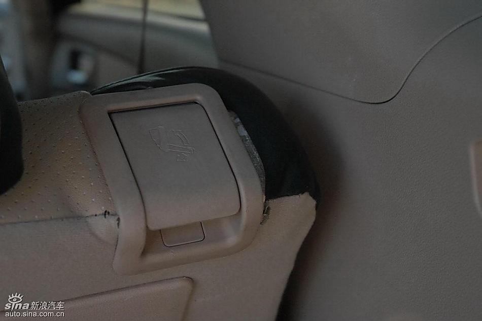 狮跑2.0L GLS2驱自动型内饰