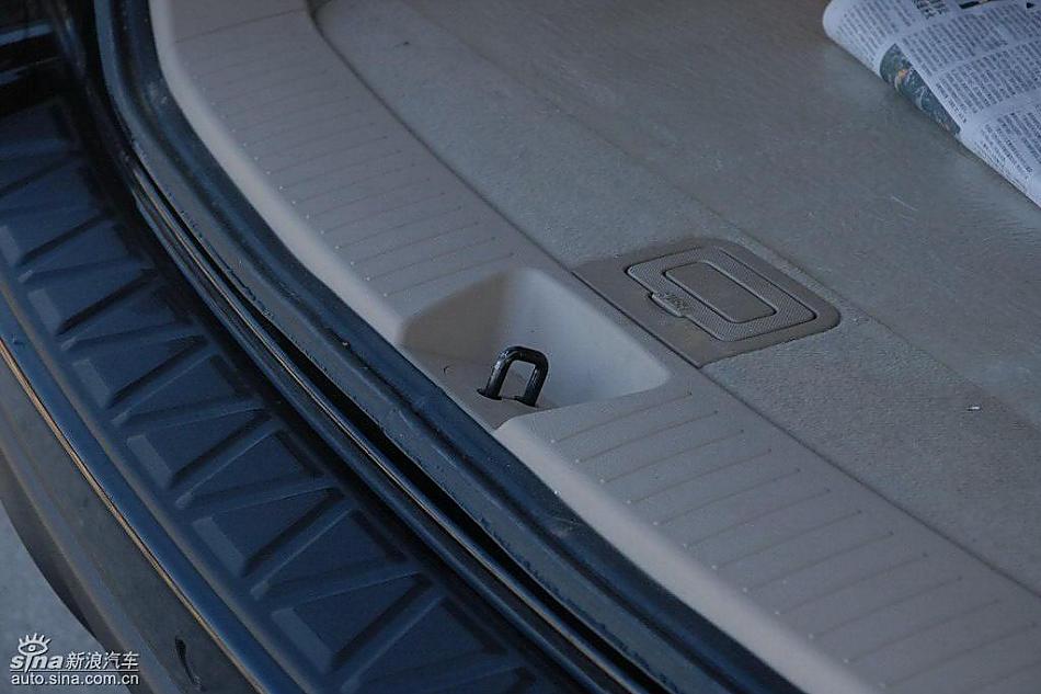 狮跑2.0L GLS2驱自动型内饰