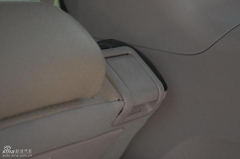 狮跑2.0L GLS2驱自动型内饰