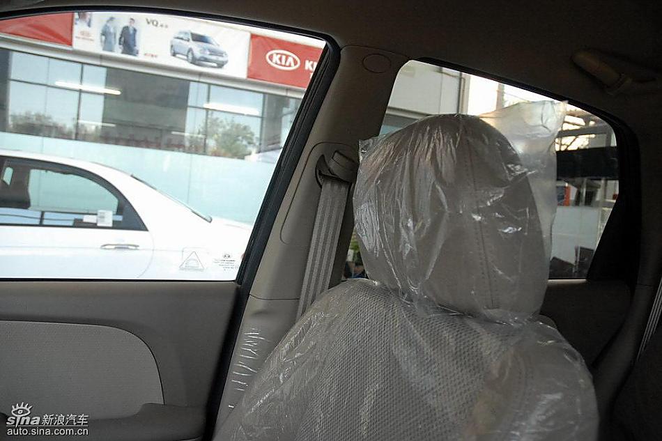 狮跑2.0L GLS2驱自动型内饰