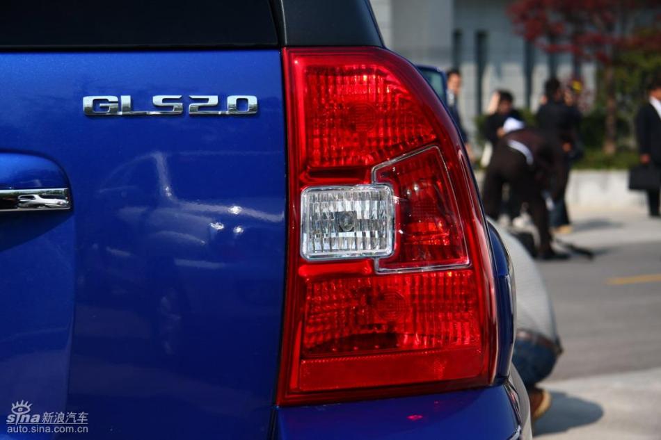 09款狮跑试驾实拍图外观