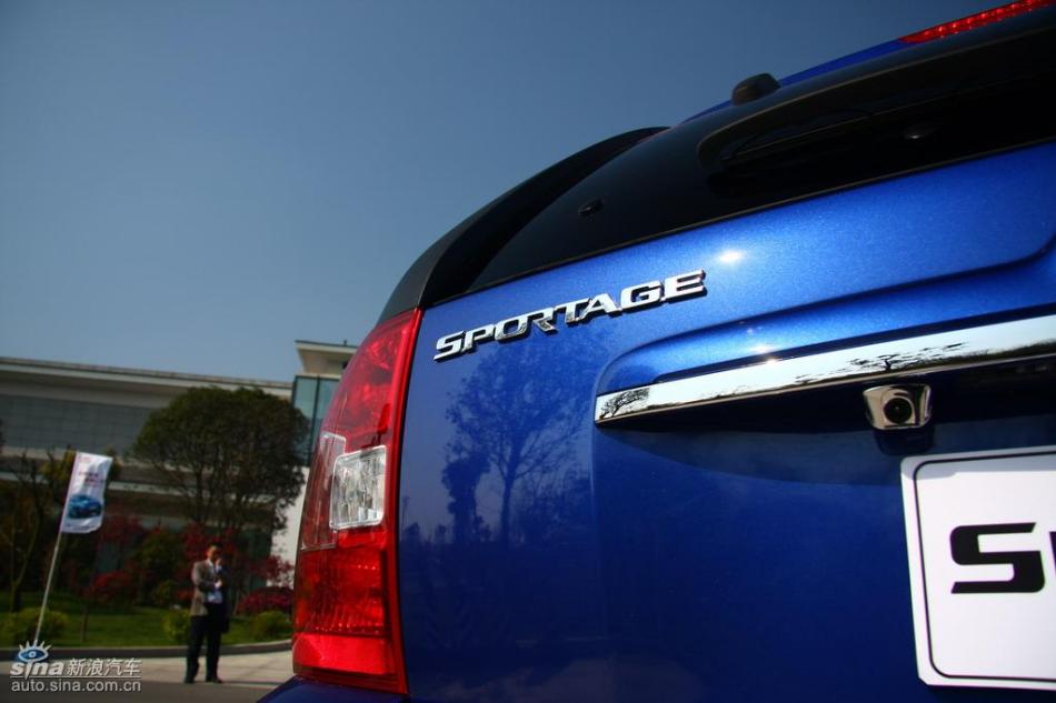 09款狮跑试驾实拍图外观