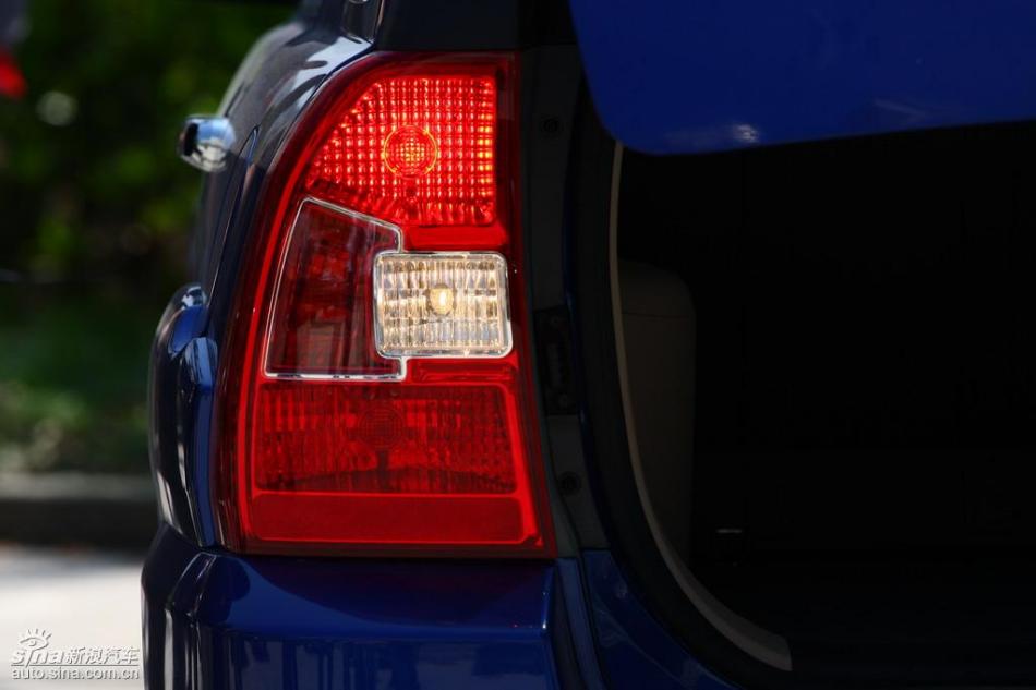 09款狮跑试驾实拍图外观