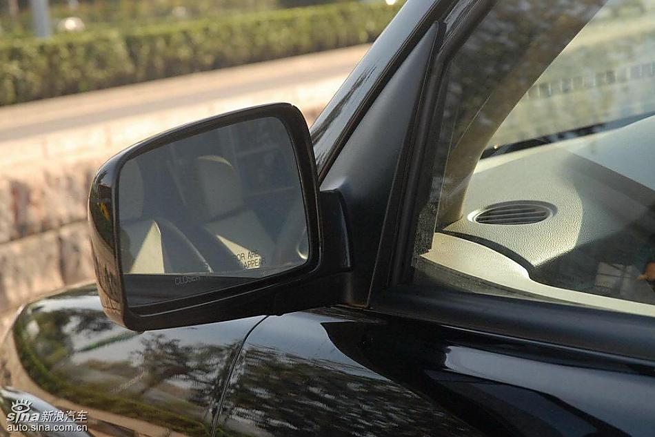 狮跑2.0L GLS2驱自动型外观