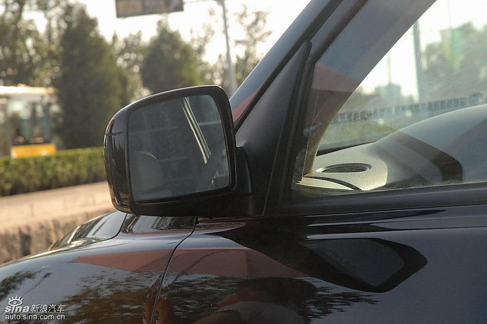 狮跑2.0L GLS2驱自动型外观