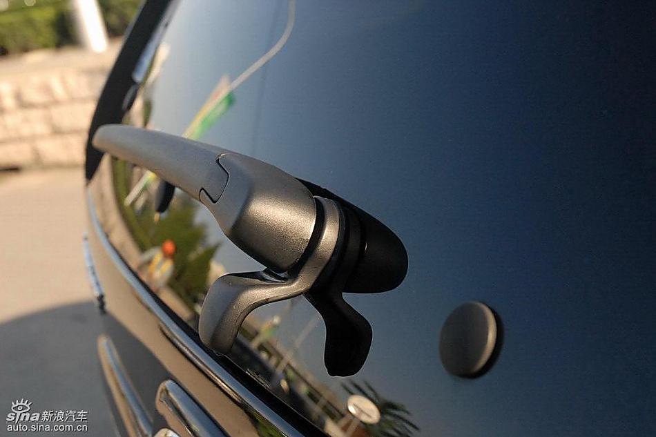 狮跑2.0L GLS2驱自动型外观