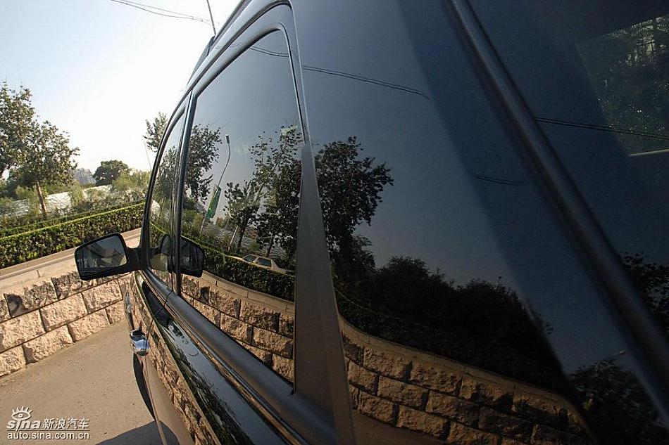 狮跑2.0L GLS2驱自动型外观