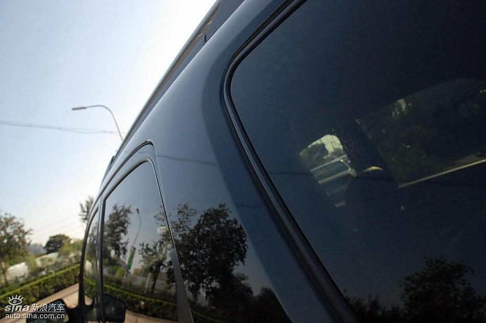 狮跑2.0L GLS2驱自动型外观