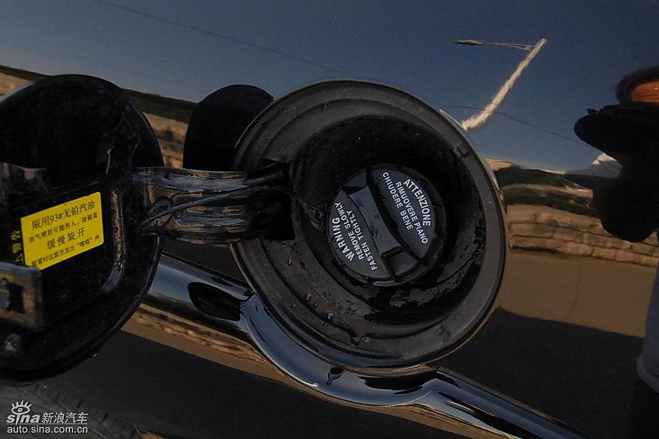 狮跑2.0L GLS2驱自动型外观