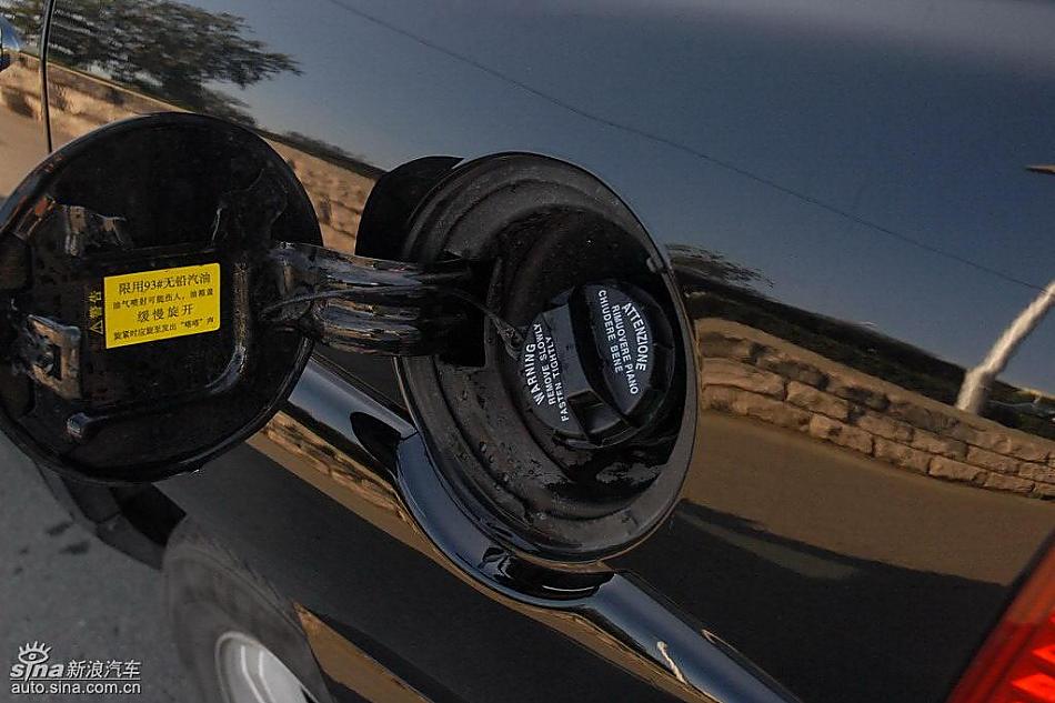 狮跑2.0L GLS2驱自动型外观