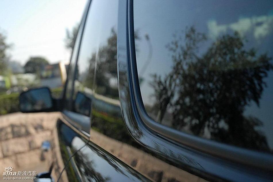 狮跑2.0L GLS2驱自动型外观