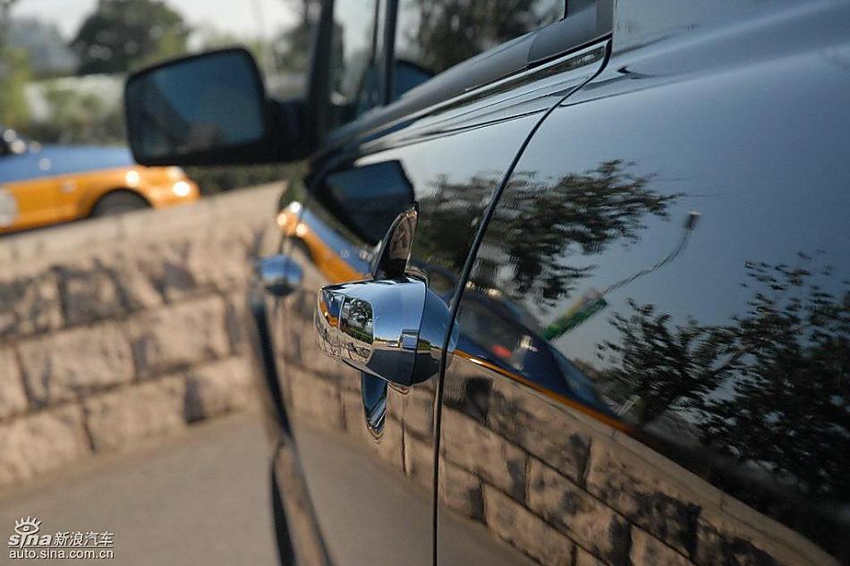 狮跑2.0L GLS2驱自动型外观