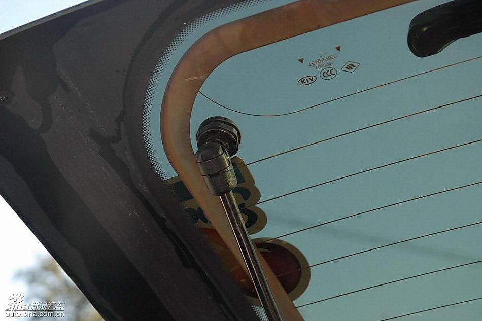 狮跑2.0L GLS2驱自动型外观